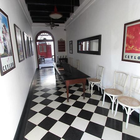 Royal Bar & Hotel Kandy Exterior foto