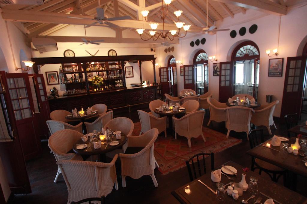 Royal Bar & Hotel Kandy Exterior foto