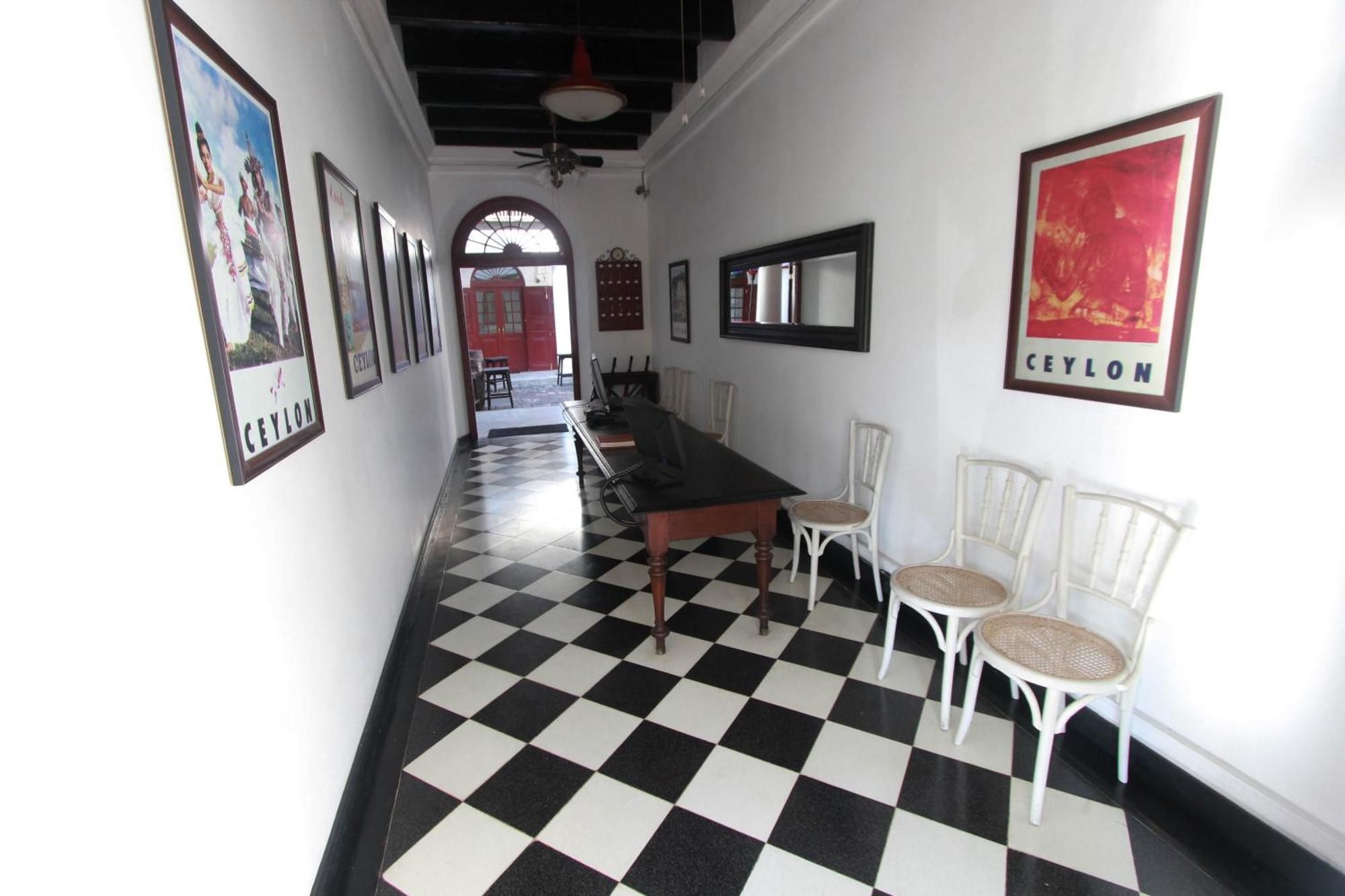 Royal Bar & Hotel Kandy Exterior foto