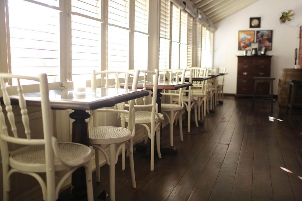 Royal Bar & Hotel Kandy Exterior foto